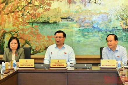 Ủy viên Bộ Chính trị, Bí thư Thành ủy Hà Nội Đinh Tiến Dũng phát biểu tại phiên thảo luận tổ, sáng 6/6. (Ảnh: LINH NGUYÊN)