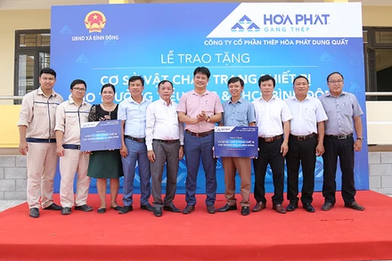 Hòa Phát Dung Quất tài trợ hơn 5 tỷ đồng nâng cấp trường học và trạm y tế tại huyện Bình Sơn.