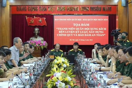 Quang cảnh buổi tọa đàm.
