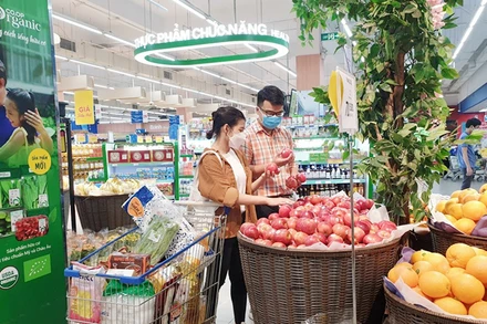 Lựa chọn mua sắm tại một siêu thị Co.opmart.