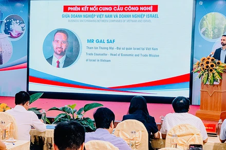 Tham tán Thương mại Đại sứ quán Israel tại Việt Nam Gal Saf giới thiệu về các doanh nghiệp công nghệ của Israel.