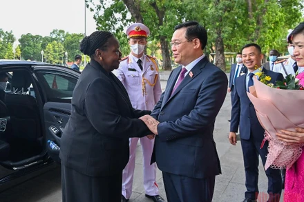 Chủ tịch Quốc hội Vương Đình Huệ đón, hội đàm với Chủ tịch Quốc hội Cộng hòa Mozambique