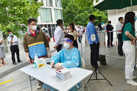 Một điểm xét nghiệm Covid-19 ở Bắc Kinh, Trung Quốc. (Ảnh: Hữu Hưng)