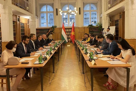 Quang cảnh buổi làm việc.