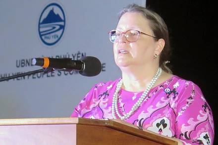 Bà Marie C.Damour, Tổng lãnh sự quán Hoa Kỳ tại Thành phố Hồ Chí Minh, phát biểu tại lễ khai mạc.