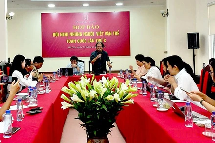 Hội Nhà văn Việt Nam họp báo về Hội nghị những người viết văn trẻ toàn quốc lần thứ 10.