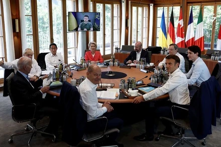 Các lãnh đạo G7 và EU tham dự cuộc làm việc trực tuyến với Tổng thống Ukraine Volodymyr Zelensky tại Hội nghị thượng đỉnh G7 ở lâu đài Schloss Elmau, Bavaria, Đức, ngày 27/6/2022. (Ảnh: REUTERS)
