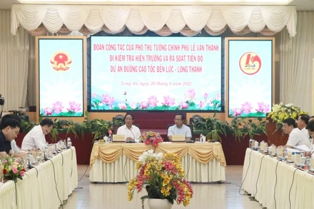 Quang cảnh buổi làm việc.