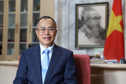 Đại sứ Phan Chí Thành.