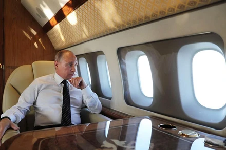 Tổng thống Vladimir Putin trên chuyên cơ riêng. (Ảnh: Tass)