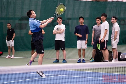 Nhiều trận đấu gay cấn diễn ra ngay sau lễ khai mạc.