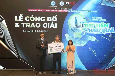 Trao giải Nhất cho Công ty Cổ phần Cao su Đà Nẵng.