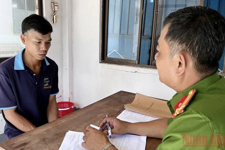 Nam khai nhận hành vi giết vợ. (Ảnh: Công an cung cấp)