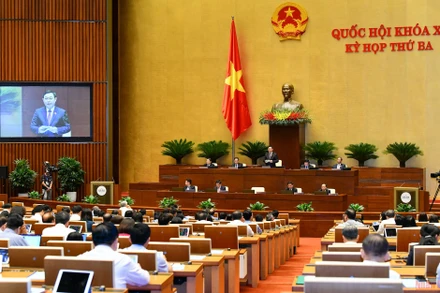 Chủ tịch Quốc hội Vương Đình Huệ phát biểu kết thúc chất vấn nhóm vấn đề thứ tư thuộc lĩnh vực giao thông vận tải, chiều 9/6. (Ảnh: KHOA NGUYÊN)