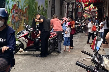 Bãi trông giữ xe trái phép trong ngõ 62 Ngọc Hà. 