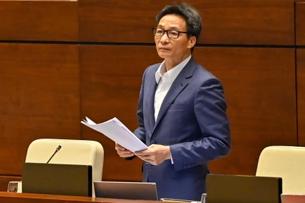 Phó Thủ tướng Chính phủ Vũ Đức Đam phát biểu giải trình ý kiến của các đại biểu Quốc hội nêu. (Ảnh: LINH KHOA)