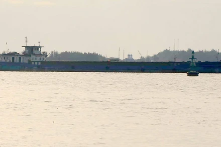 Tàu Thịnh Long 68 đậu tại khu vực Cảng Thuận An.