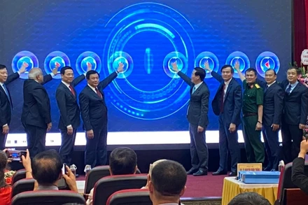 Ra mắt “Tạp chí Cộng sản-Chuyên đề” và trang tiếng Tây Ban Nha.