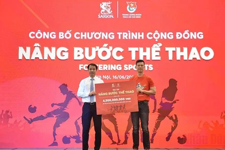 Ban tổ chức công bố nhà tài trợ dự án Nâng bước thể thao.