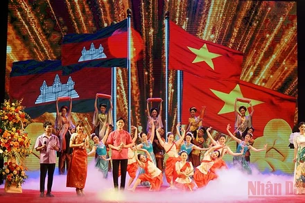 Chương trình nghệ thuật chào mừng.