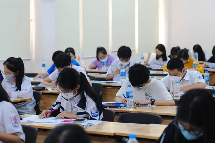 Thí sinh tham dự Kỳ thi vào lớp 10 Trường THPT chuyên Ngoại ngữ năm 2022. (Ảnh: ULIS)