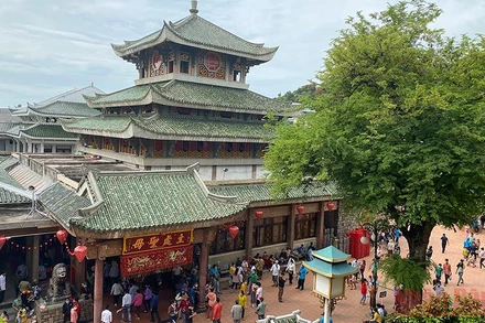 Lễ hội Vía Bà Chúa Xứ núi Sam tại TP Châu Đốc luôn thu hút đông đảo du khách tham quan.