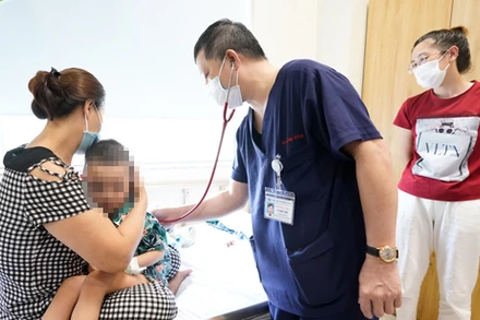 Bé trai đã dần bình phục sau những nỗ lực cấp cứu của các bác sĩ.