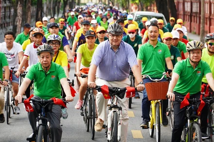 Đại sứ Đan Mạch cùng lãnh đạo tỉnh và hàng trăm người dân tham gia hưởng ứng sự kiện.