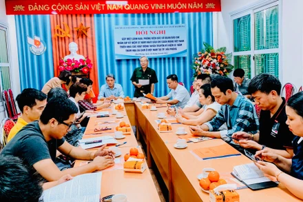 Quang cảnh cuộc gặp mặt giữa các cơ quan báo chí và Hội Nạn nhân chất độc da cam/dioxin Hải Phòng.