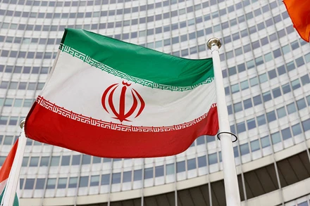 Cờ của Iran trước trụ sở IAEA tại Vienna, Aó, năm 2021. (Ảnh: Reuters)