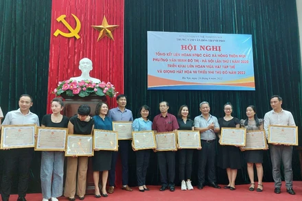 Hà Nội trao giải cho các đơn vị đạt thành tích cao tại Liên hoan.
