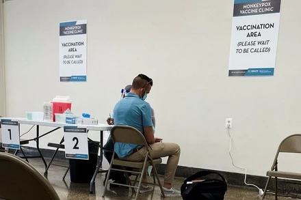 Tiêm vaccine Jynneos phòng bệnh đậu mùa khỉ tại Washington, Mỹ, ngày 28/6/2022. (Ảnh: REUTERS)