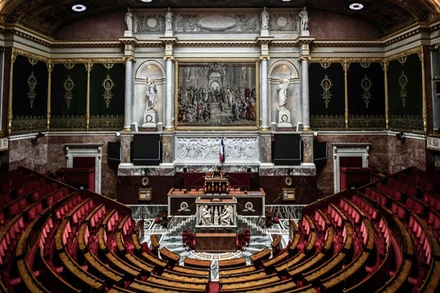 Bầu cử Quốc hội Pháp: Liên minh đảng cầm quyền tạm dẫn đầu