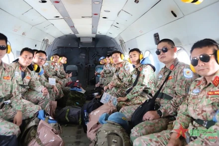 Đoàn Tiền trạm trên hành trình di chuyển tới Phái bộ UNISFA. (Ảnh: qdnd.vn)