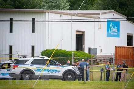 Lực lượng thực thi pháp luật được triển khai tại hiện trường vụ xả súng ở Smithsburg, bang Maryland, Mỹ ngày 9/6/2022. (Ảnh: AP/TTXVN) 