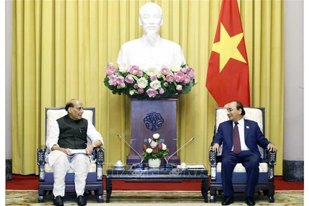 Chủ tịch nước Nguyễn Xuân Phúc tiếp Bộ trưởng Quốc phòng Cộng hòa Ấn Độ Rajnath Singh. (Ảnh: Thống Nhất/TTXVN)