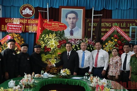 Lãnh đạo tỉnh An Giang chúc mừng 83 năm Ngày khai sáng đạo Phật giáo Hòa Hảo.