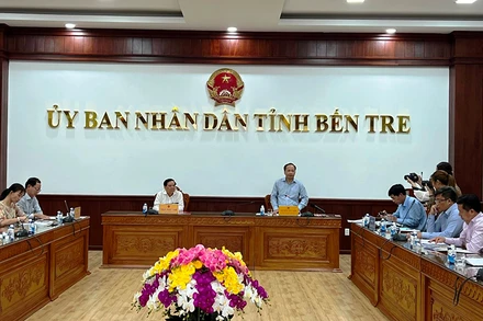 Đoàn công tác Bộ Giao thông vận tải làm việc với lãnh đạo hai tỉnh Tiền Giang và Bến Tre.