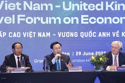 Chủ tịch Quốc hội Vương Đình Huệ phát biểu. (Ảnh: TTXVN)