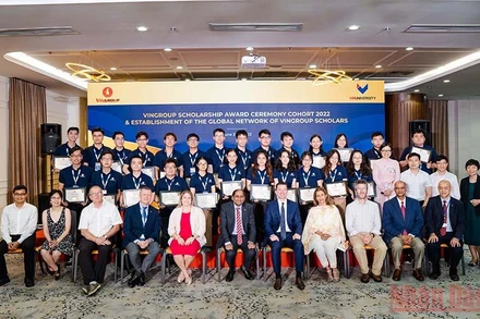 Học bổng Khoa học công nghệ Vingroup năm 2022 vinh danh 30 sinh viên Việt Nam xuất sắc. 