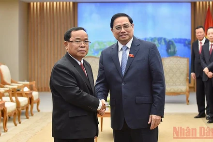 Thủ tướng Phạm Minh Chính tiếp đồng chí Khamphan Phommaphat.