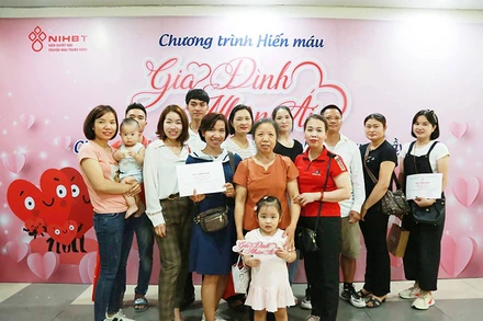 Gia đình ông Lê Trung Truyền (Hưng Yên) đã hiến máu gần 200 lần.