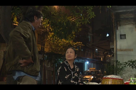 Các NSND Bùi Bài Bình và Ngọc Thư trong phim. (Ảnh: VFC)