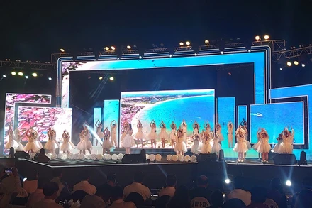 Quang cảnh đêm khai mạc “Liên hoan Du lịch Biển Nha Trang 2022”. (Ảnh: NGỌC HÒA) 