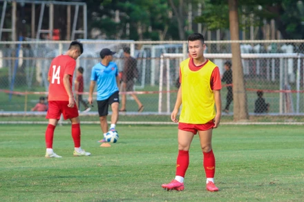 Tiền đạo Anh Tú đã trở lại tập luyện cùng các đồng đội. 