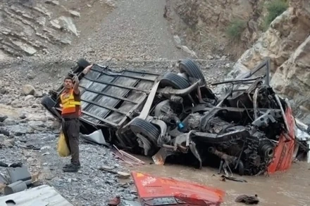 Hiện trường vụ tai nạn thảm khốc. (Ảnh: Twitter)