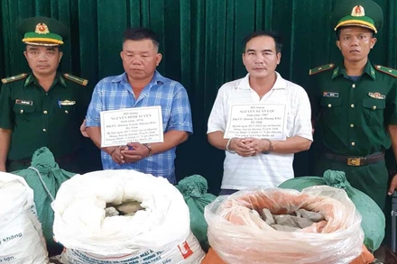 Các đối tượng cùng tang vật bị bắt giữ.