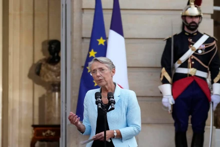 Chính phủ mới của Thủ tướng Élisabeth Borne có 21 nam và 21 nữ. (Ảnh: Le Monde)