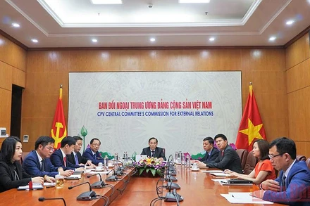 Trưởng Ban Đối ngoại Trung ương Lê Hoài Trung hội đàm với Phó Chủ tịch Đảng Cộng sản Nhật Bản Ogata Yasuo.