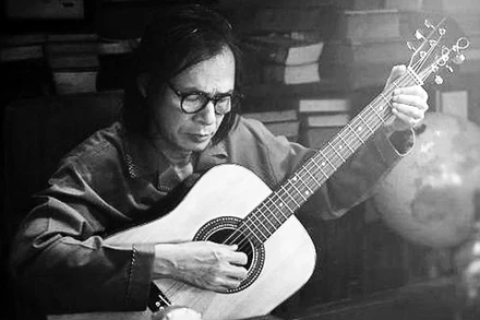 Nghệ sĩ Ưu tú Trần Lực vào vai nhạc sĩ Trịnh Công Sơn trong bộ phim "Em và Trịnh". 